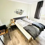 Elegant Urban Retreat 05