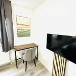 Elegant Urban Retreat 05